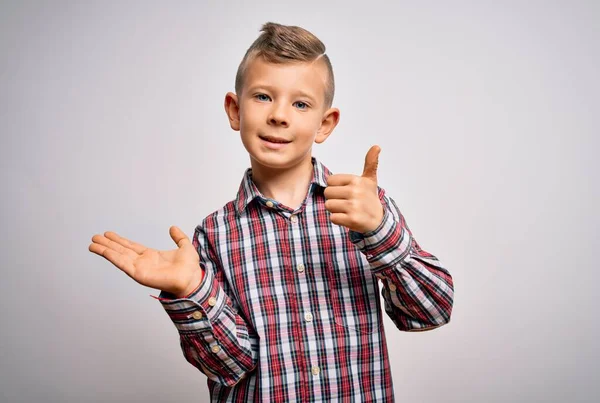 Jonge Kleine Blanke Jongen Met Blauwe Ogen Dragen Elegante Shirt — Stockfoto