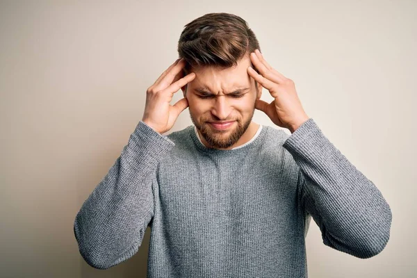 Jonge Knappe Blonde Man Met Baard Blauwe Ogen Met Casual — Stockfoto