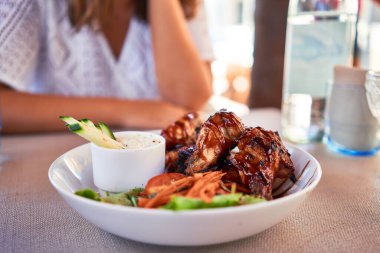 Lezzetli kızarmış et tabağı