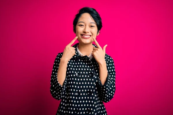 Jong Mooi Aziatisch Meisje Dragen Casual Jas Staan Geïsoleerde Roze — Stockfoto