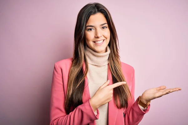 Jovem Mulher Negócios Bonita Vestindo Camisola Gola Alta Casual Casaco — Fotografia de Stock