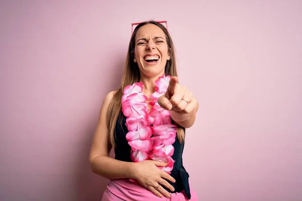 Giovane Bella Donna Bionda Che Indossa Costume Bagno Lei Floreale — Foto Stock