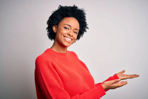 Young Beautiful African American Afro Woman Curly Hair Wearing Red — Stock Photo, Image