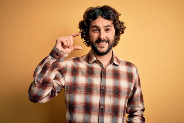 Young Handsome Man Beard Wearing Casual Shirt Standing Yellow Background — Stock Photo, Image