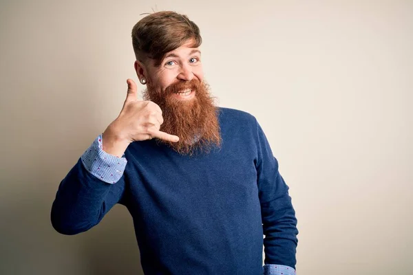 Bonito Irlandês Ruivo Homem Negócios Com Barba Sobre Fundo Isolado — Fotografia de Stock