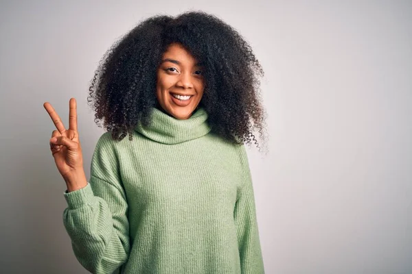 Jong Mooi Afrikaans Amerikaans Vrouw Met Afro Haar Dragen Groene — Stockfoto