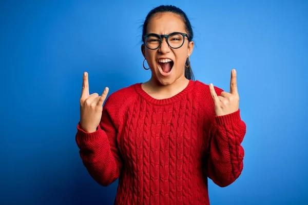 Giovane Bella Donna Asiatica Indossa Maglione Casual Occhiali Sfondo Blu — Foto Stock