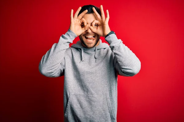 Young Handsome Sportsman Wearing Sweatshirt Standing Isolated Red Background Doing — Stock Photo, Image