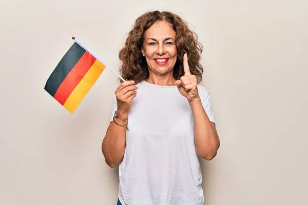 Middelbare Leeftijd Mooie Patriottische Vrouw Met Duitse Vlag Geïsoleerde Witte — Stockfoto