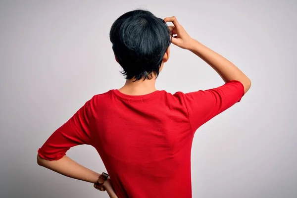 Genç Güzel Asyalı Bir Kız Gündelik Kırmızı Tişört Giyiyor Zole — Stok fotoğraf