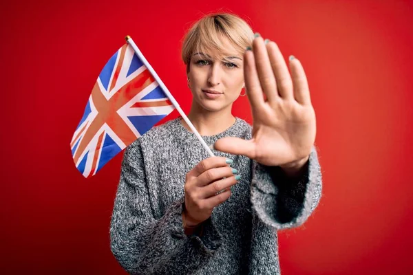 Ung Blond Kvinna Med Kort Hår Håller Usa Flagga Juli — Stockfoto