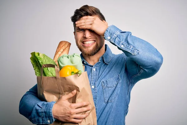 Jeune Homme Blond Avec Barbe Les Yeux Bleus Tenant Sac — Photo