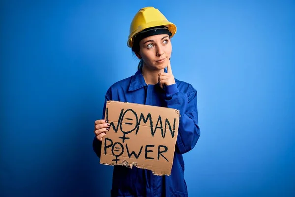 Mujer Joven Trabajadora Rubia Pidiendo Los Derechos Las Mujeres Con — Foto de Stock
