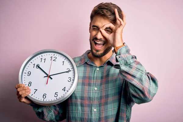 Young Man Beard Doing Countdown Using Big Clock Isolated Pink — Stock Photo, Image