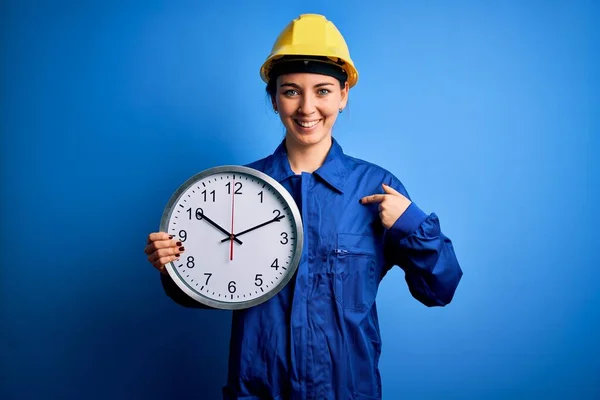 Beautiful Blonde Worker Woman Blue Eyes Wearing Security Helmet Holding — Stock Photo, Image