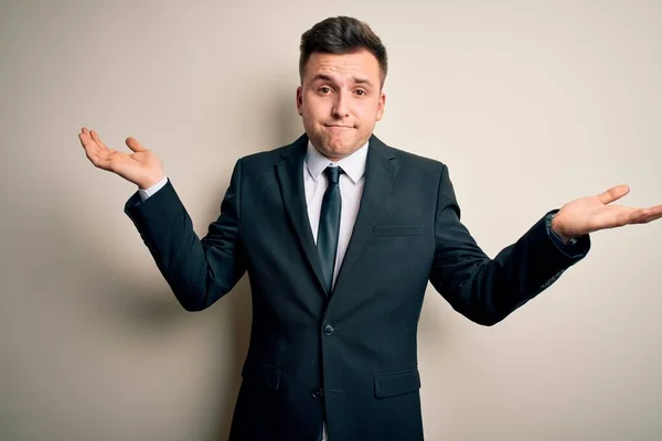 Homem Negócios Bonito Jovem Vestindo Terno Elegante Gravata Sobre Fundo — Fotografia de Stock