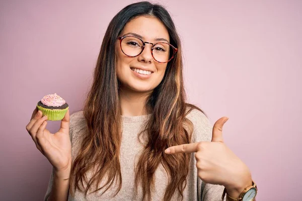 Giovane Bella Donna Bruna — Foto Stock