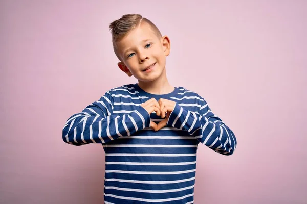 Ung Liten Kaukasisk Unge Med Blå Ögon Bär Nautiska Randig — Stockfoto