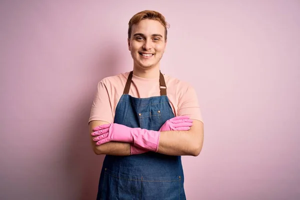 Young Handsome Redhead Cleaner Man Doing Housework Wearing Apron Gloves — Stock Photo, Image