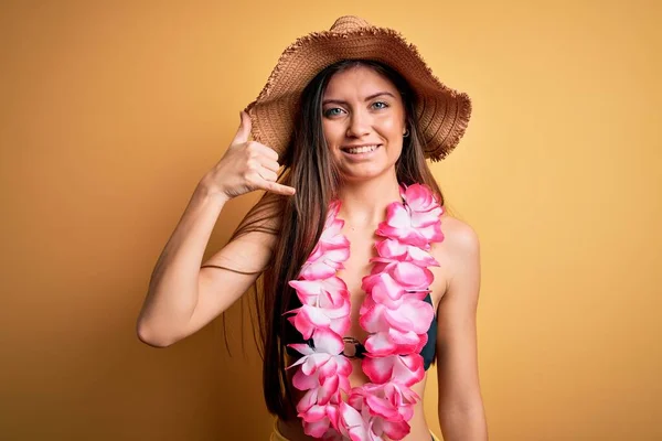 Junge Schöne Frau Mit Blauen Augen Urlaub Bikini Und Hawaiianischem — Stockfoto