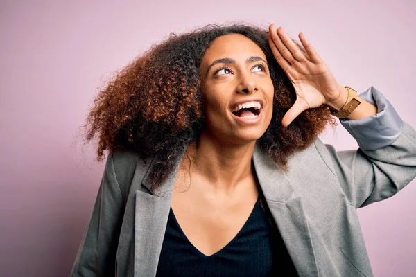 Jeune Femme Affaires Afro Américaine Aux Cheveux Afro Portant Une — Photo