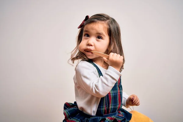 Ung Liten Spädbarn Flicka Borsta Tänderna Med Hjälp Tandborste Och — Stockfoto