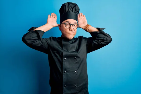 Bello Chef Mezza Età Dai Capelli Grigi Che Indossa Uniforme — Foto Stock