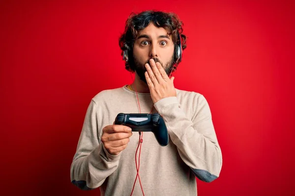 Jeune Homme Joueur Avec Les Cheveux Bouclés Barbe Jouer Jeu — Photo