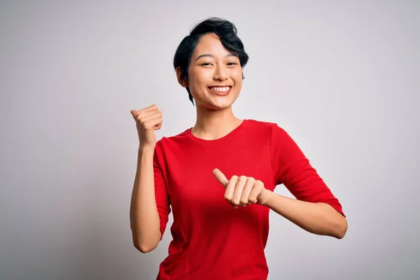 Jeune Belle Fille Asiatique Portant Casual Shirt Rouge Debout Sur — Photo