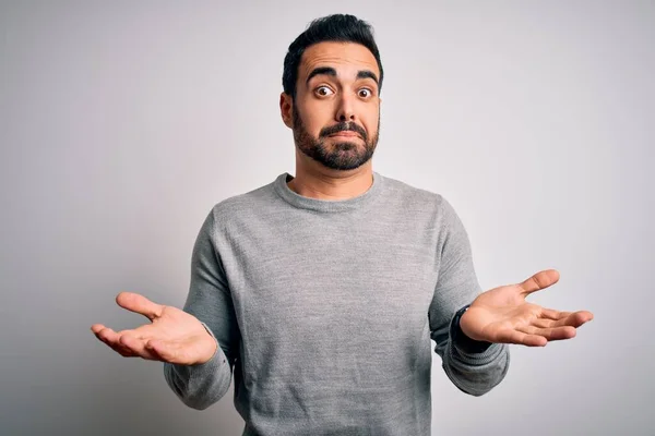 Homem Bonito Jovem Com Barba Vestindo Camisola Casual Sobre Fundo — Fotografia de Stock