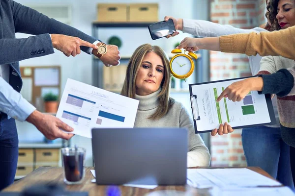 Group Business Workers Working Together Partners Stressing One Them Office — Stockfoto