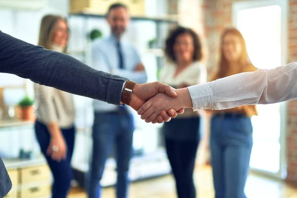 Grupo Empresários Juntos Apertando Mãos Escritório — Fotografia de Stock