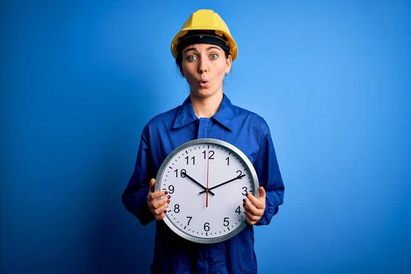 Beautiful Blonde Worker Woman Blue Eyes Wearing Security Helmet Holding — Stock Photo, Image