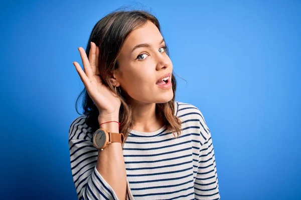 Menina Loira Bonita Nova Vestindo Camisola Casual Sobre Fundo Isolado — Fotografia de Stock