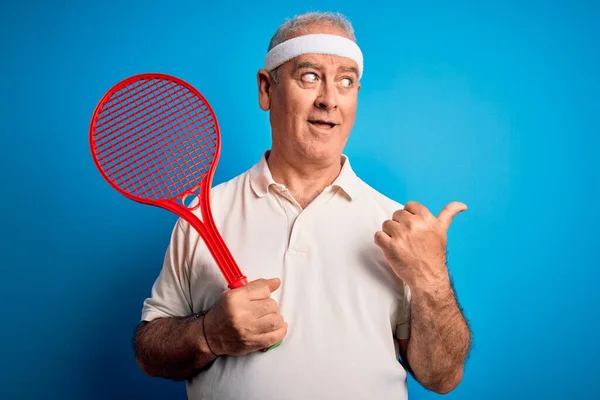 Middle Age Hoary Sportsman Playing Tennis Using Racket Isolated Blue — Stock Photo, Image