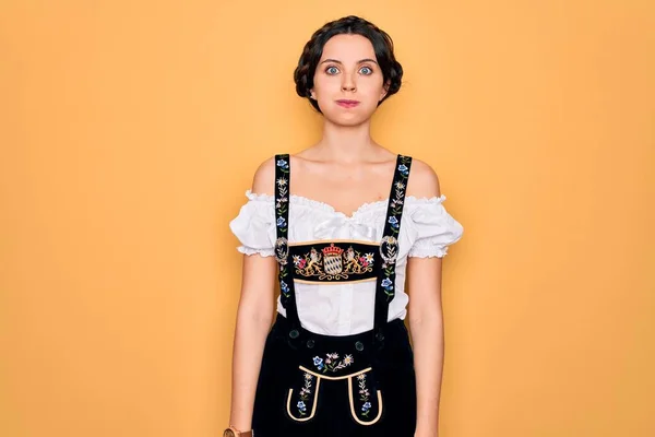 Jonge Mooie Duitse Vrouw Met Blauwe Ogen Met Traditionele Octoberfest — Stockfoto