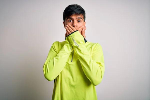 Jovem Desportista Bonito Fazendo Esporte Vestindo Sportswear Sobre Fundo Branco — Fotografia de Stock