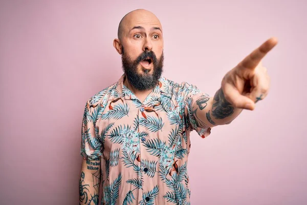 Handsome Bald Man Beard Tattoo Wearing Casual Floral Shirt Pink — Stock Photo, Image