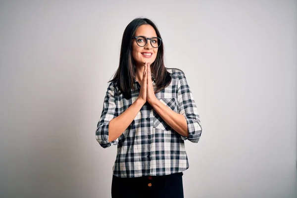 Jonge Brunette Vrouw Met Blauwe Ogen Dragen Casual Shirt Bril — Stockfoto