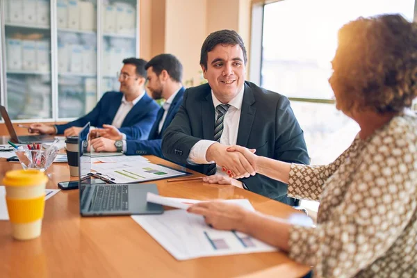 Abogados Negocios Trabajadores Reunidos Oficina Del Bufete Socios Ejecutivos Profesionales — Foto de Stock