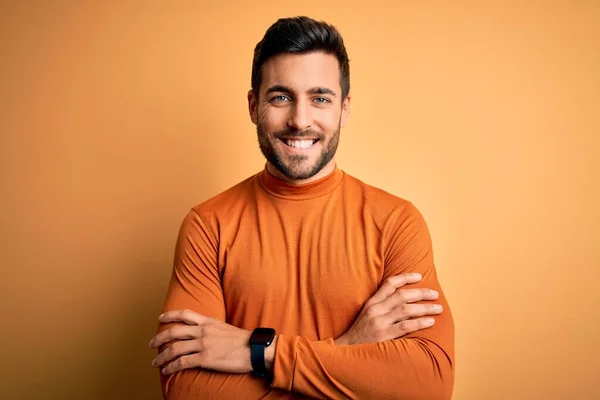 Joven Hombre Guapo Con Barba Vistiendo Suéter Casual Pie Sobre — Foto de Stock