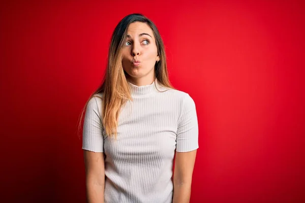 Bella Donna Bionda Con Gli Occhi Azzurri Indossa Casual Shirt — Foto Stock