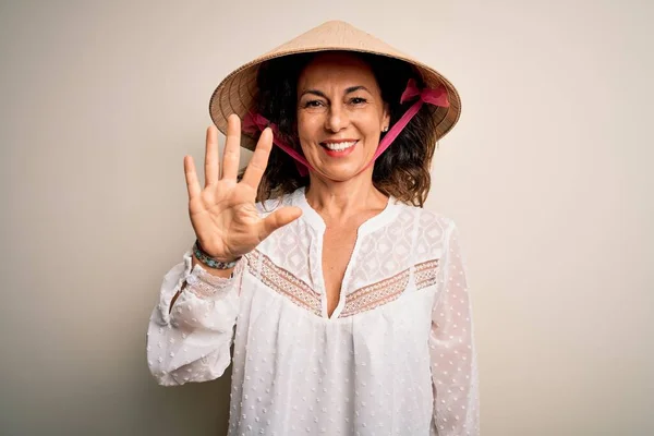 Middle Age Brunette Woman Wearing Asian Traditional Conical Hat White — Stock Photo, Image