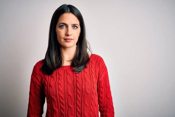 Jonge Brunette Vrouw Met Blauwe Ogen Dragen Casual Trui Geïsoleerde — Stockfoto