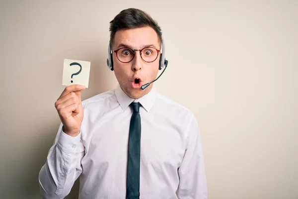 Young Call Center Operator Man Wearing Headset Holding Paper Note — Stock Photo, Image