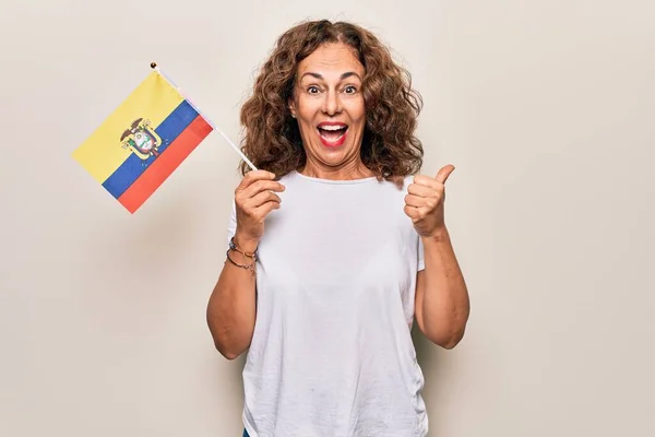 Middelbare Leeftijd Mooie Patriottische Vrouw Met Colombiaanse Vlag Geïsoleerde Witte — Stockfoto