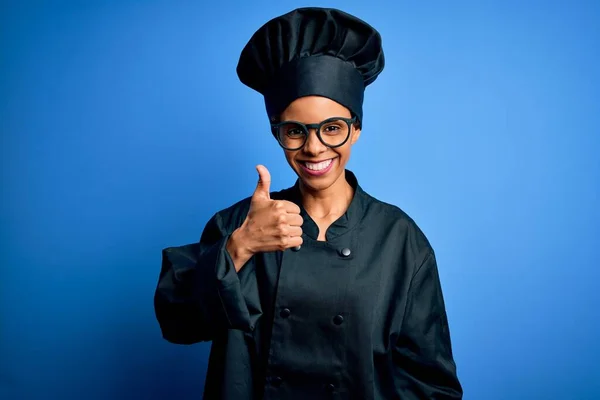 Young African American Chef Woman Wearing Cooker Uniform Hat Blue — 图库照片