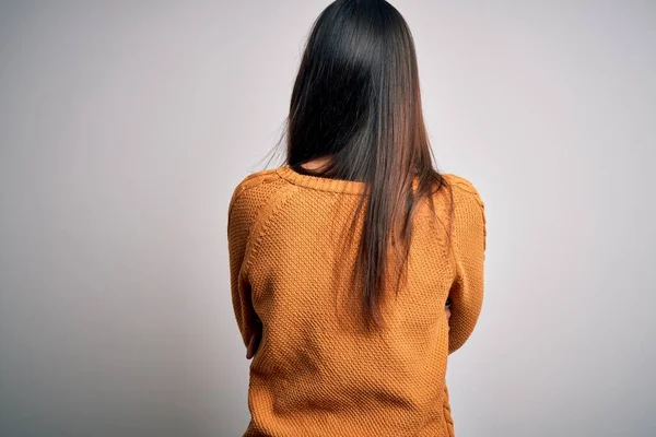 Junge Schöne Brünette Frau Lässigem Pullover Über Isoliertem Weißen Hintergrund — Stockfoto