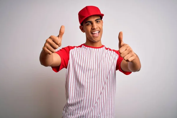 Jovem Atleta Afro Americano Bonito Vestindo Camiseta Beisebol Listrado Boné — Fotografia de Stock