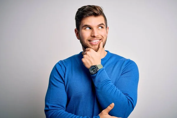 Jovem Homem Loiro Bonito Com Barba Olhos Azuis Vestindo Camisola — Fotografia de Stock